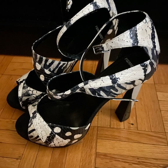 Designer shoes for women - Picture 2 of 7